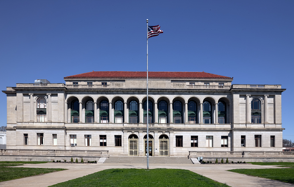 The Sandra Hemme case: 2021 photo of the city hall and government office building in St. Joseph, Missouri, the city where Patricia Jeschke was killed in 1980 and the city Hemme is now suing (not the crime scene).